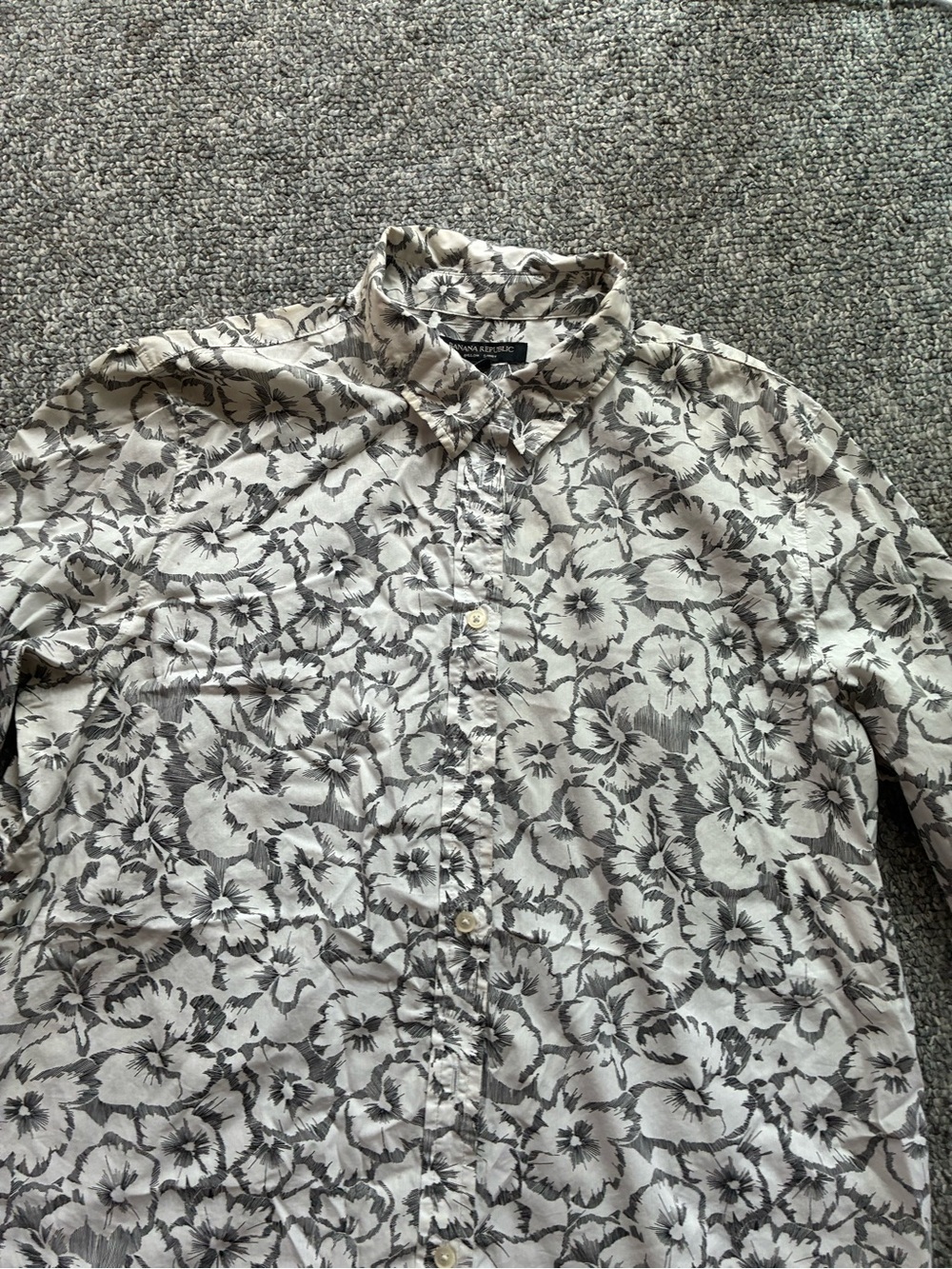 Banana Republic Men's Floral Button-Down Shirt — White & Gray